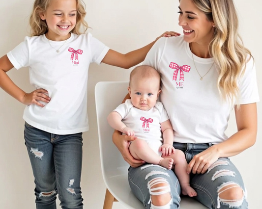 Mini & Me Kinder T-Shirt Schleife rosa – Personalisierbar mit Datum