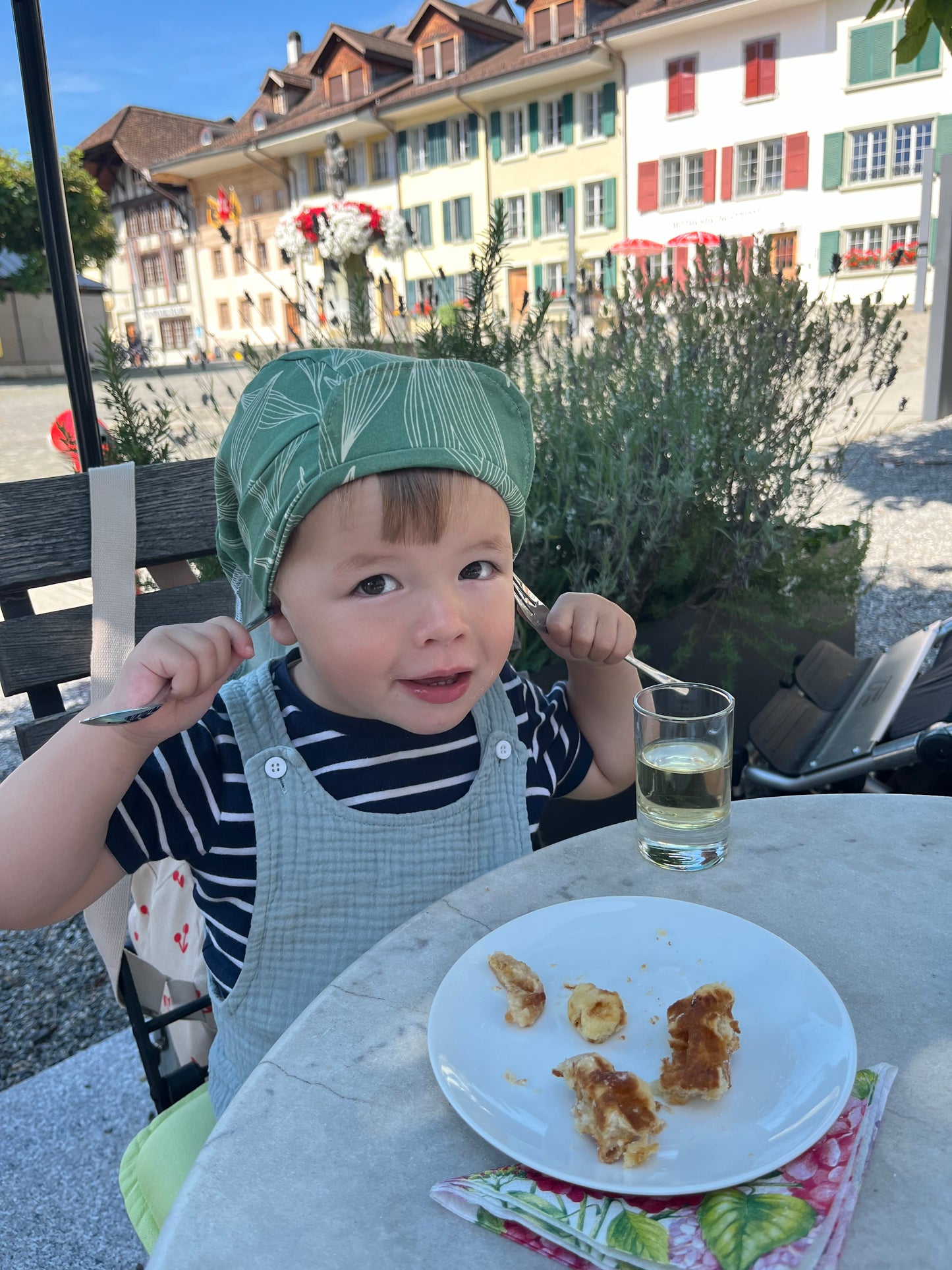 Verspielte Sommermütze Schiff Ahoj