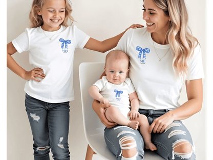 Mini & Me Mama T-Shirt Schleife Blau – Personalisierbar mit Datum