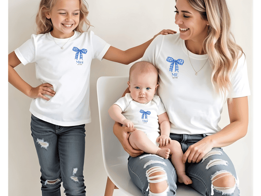 Mini & Me Mama T-Shirt Schleife Blau – Personalisierbar mit Datum