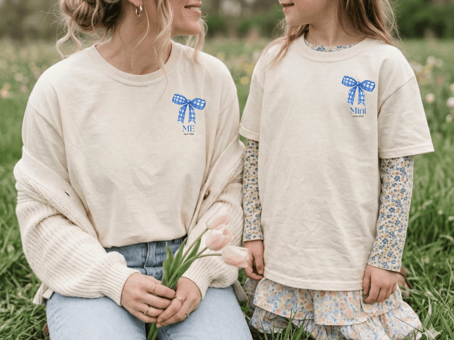 Mini & Me Mama T-Shirt Schleife Blau – Personalisierbar mit Datum