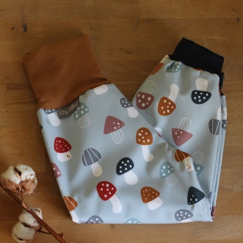 Pantalon softshell disponible sur demande (délai de livraison : 10 à 12 semaines)