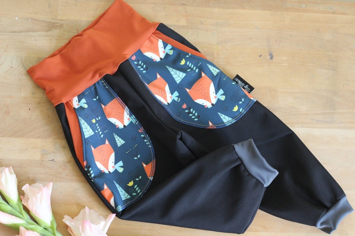 Pantalon softshell noir, renards pétrole