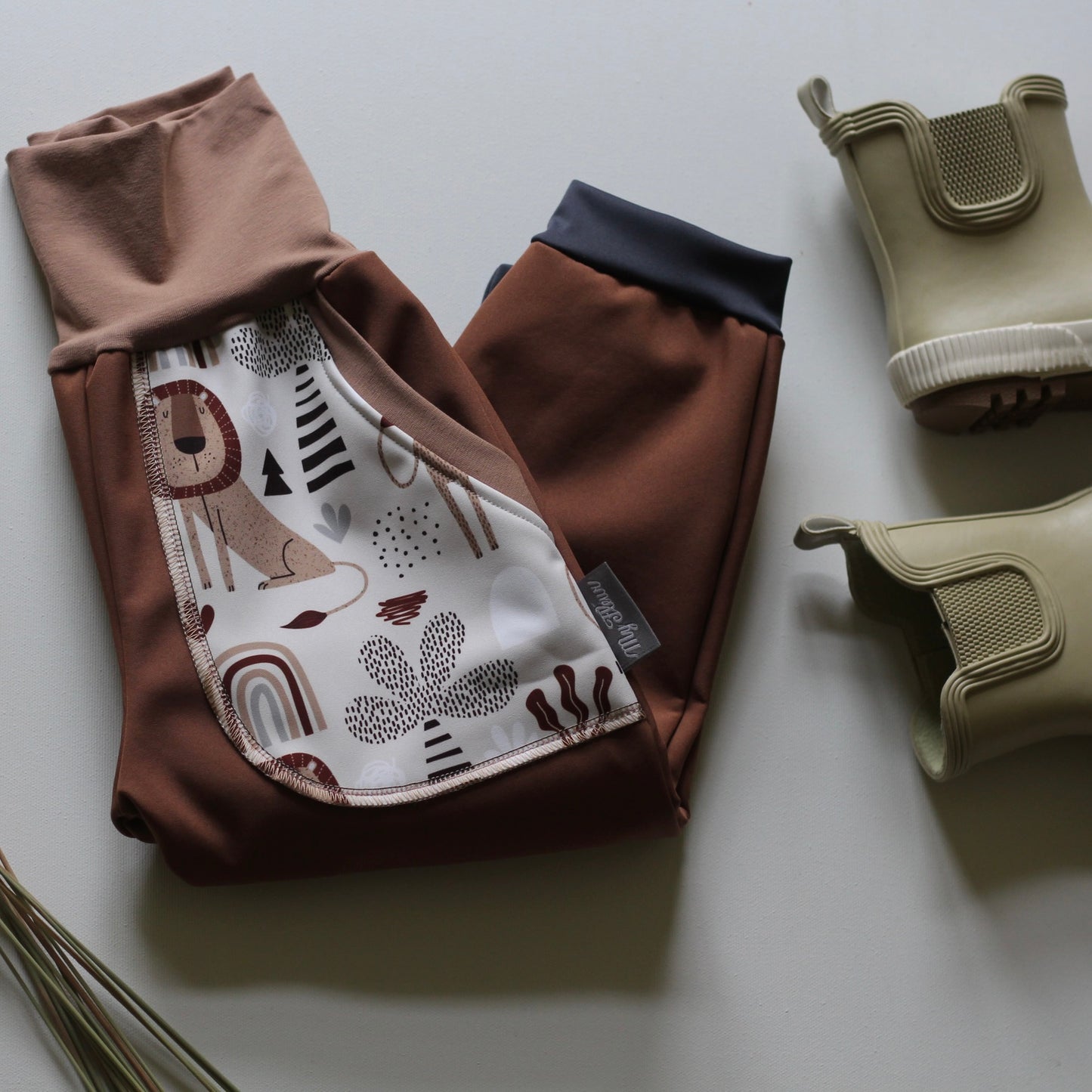 Pantalon softshell marron, lions