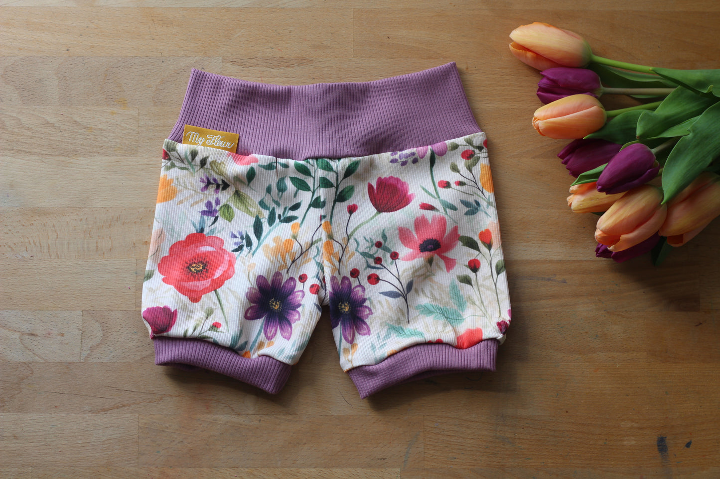 Handmade Pumpkurzhose Blumen Violet