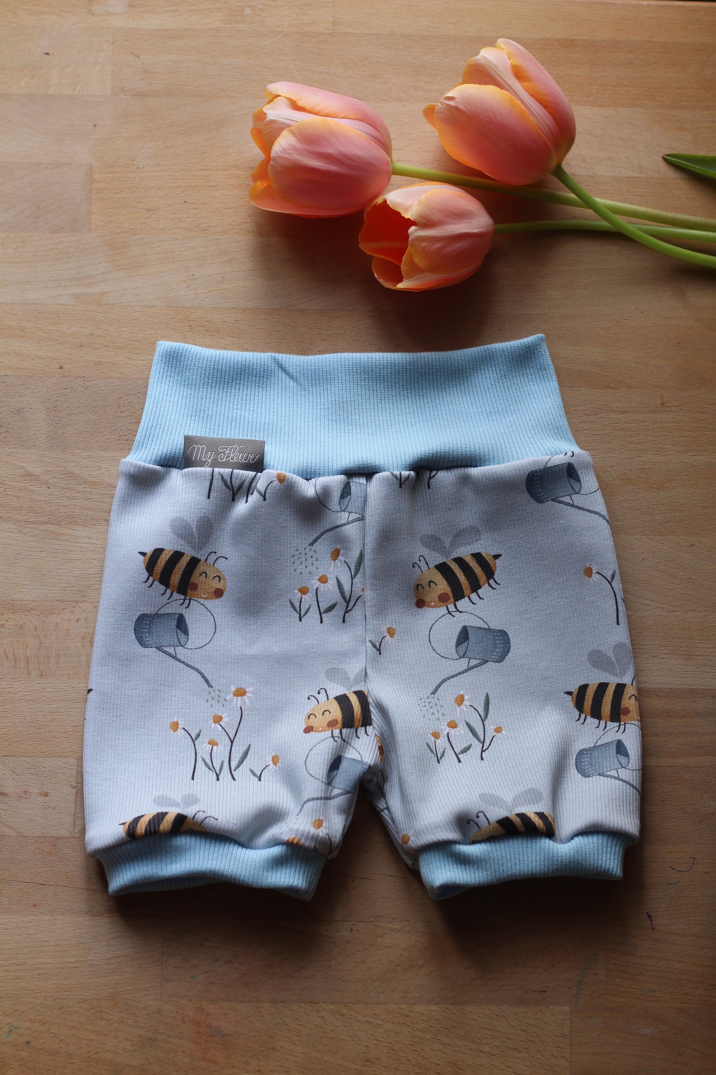 Handmade Pumpkurzhose Bienen