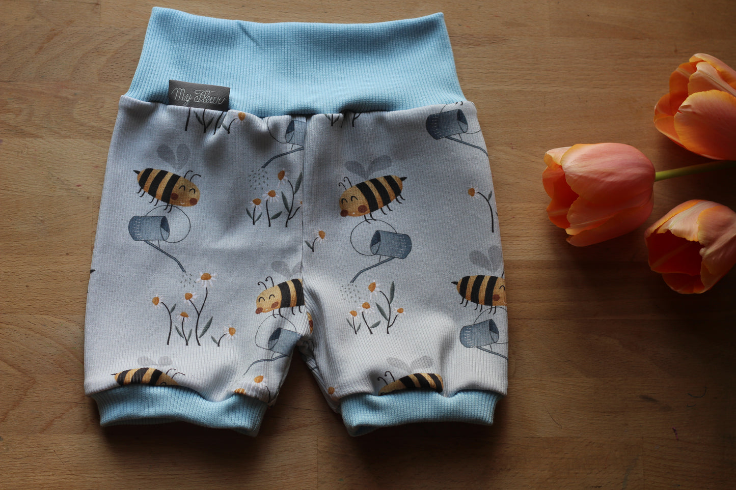 Handmade Pumpkurzhose Bienen