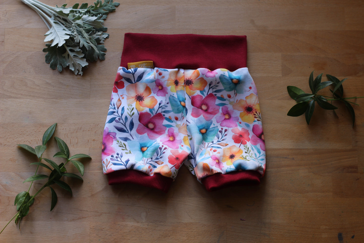 Handmade Pumpkurzhose Blumen Rot
