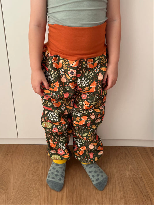 Kinder Softshellhosen Waldtiere, khaki