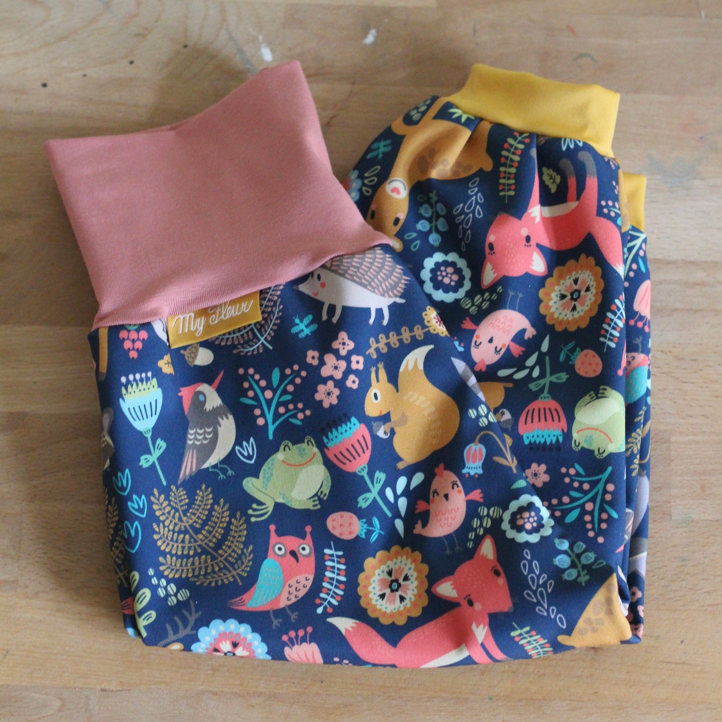 Pantalon softshell disponible sur demande (délai de livraison : 10 à 12 semaines)