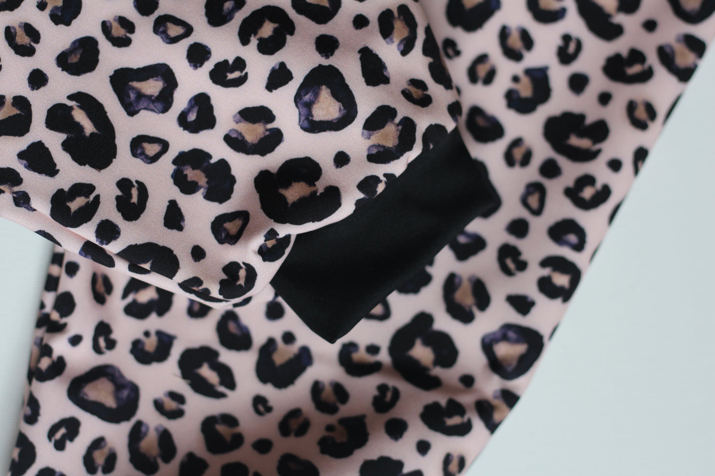 Softshell pants leopard print, khaki