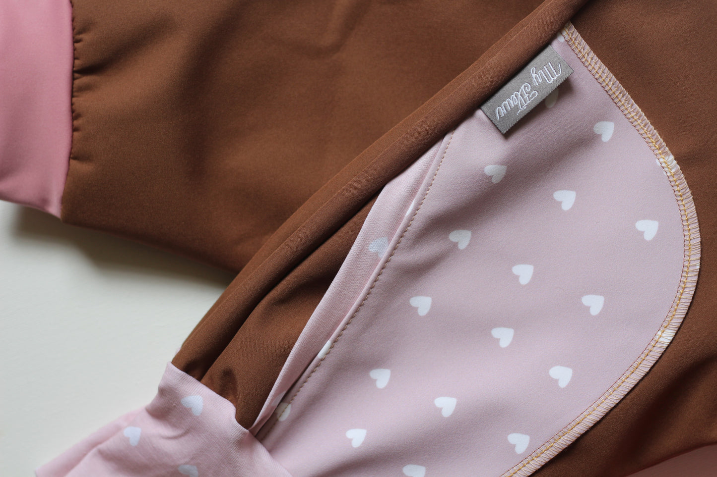 NEU - Kinder Softshellhosen braun, Rosa Herzen