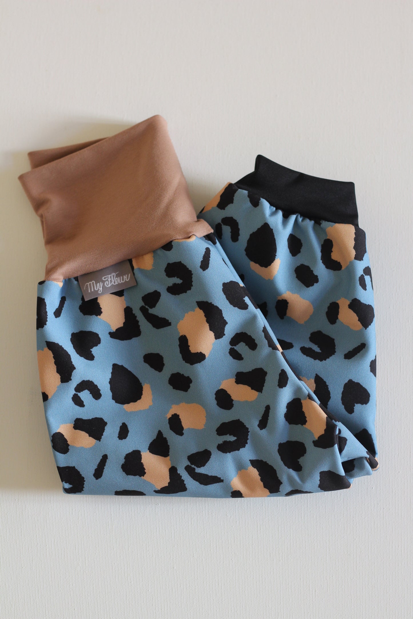 Softshell pants leopard print, khaki
