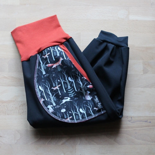 Kinder Softshellhosen schwarz, Waldtiere