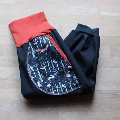 Kinder Softshellhosen schwarz, Waldtiere