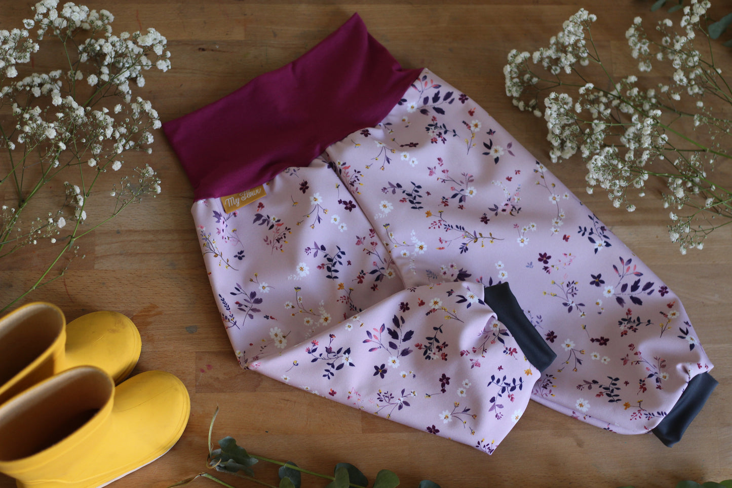 Pantalon softshell à imprimés floraux et mûres