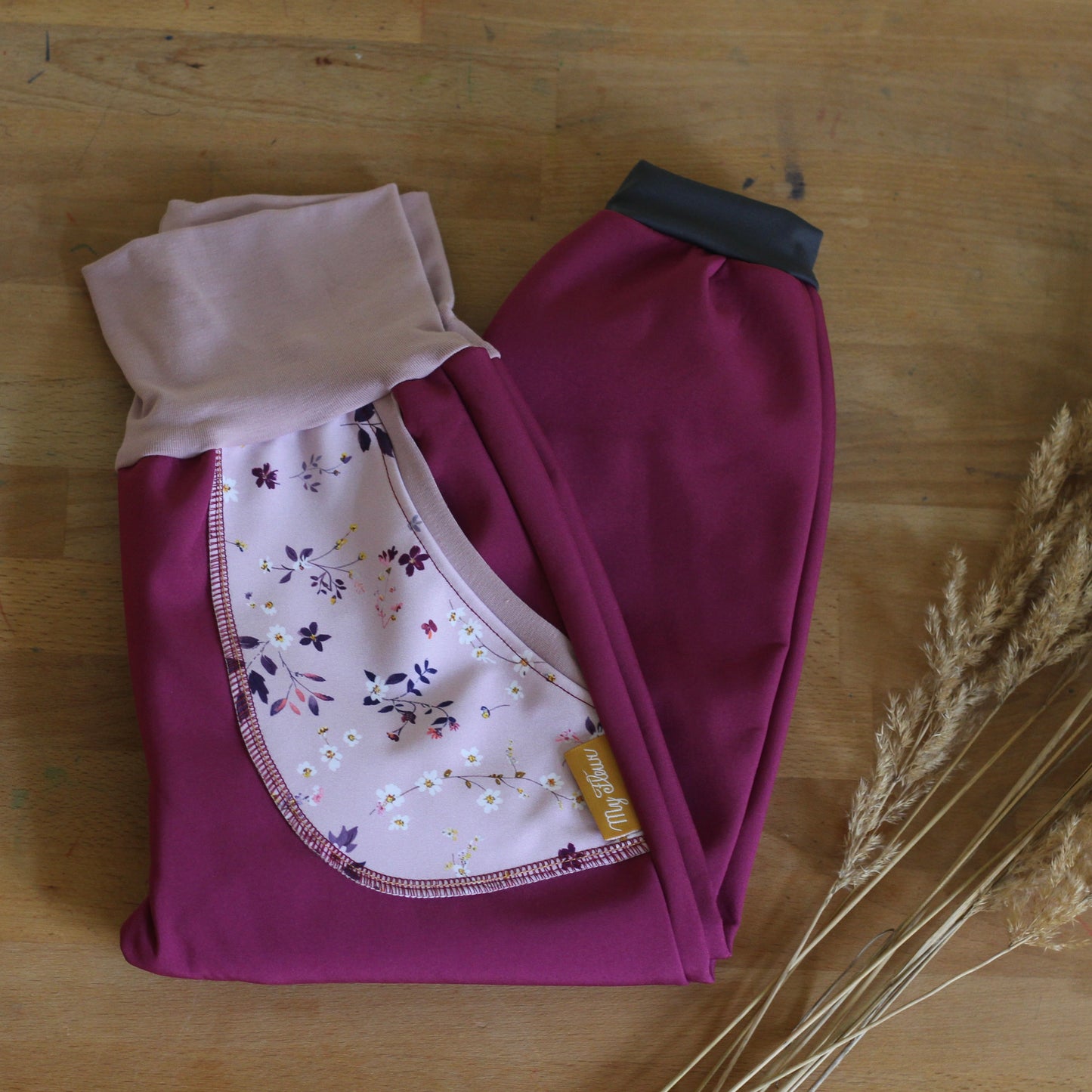 Pantalon softshell disponible sur demande (délai de livraison : 10 à 12 semaines)