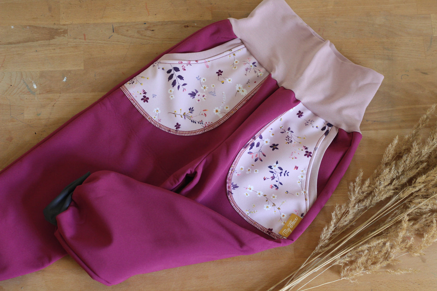 Pantalon softshell violet, fleurs