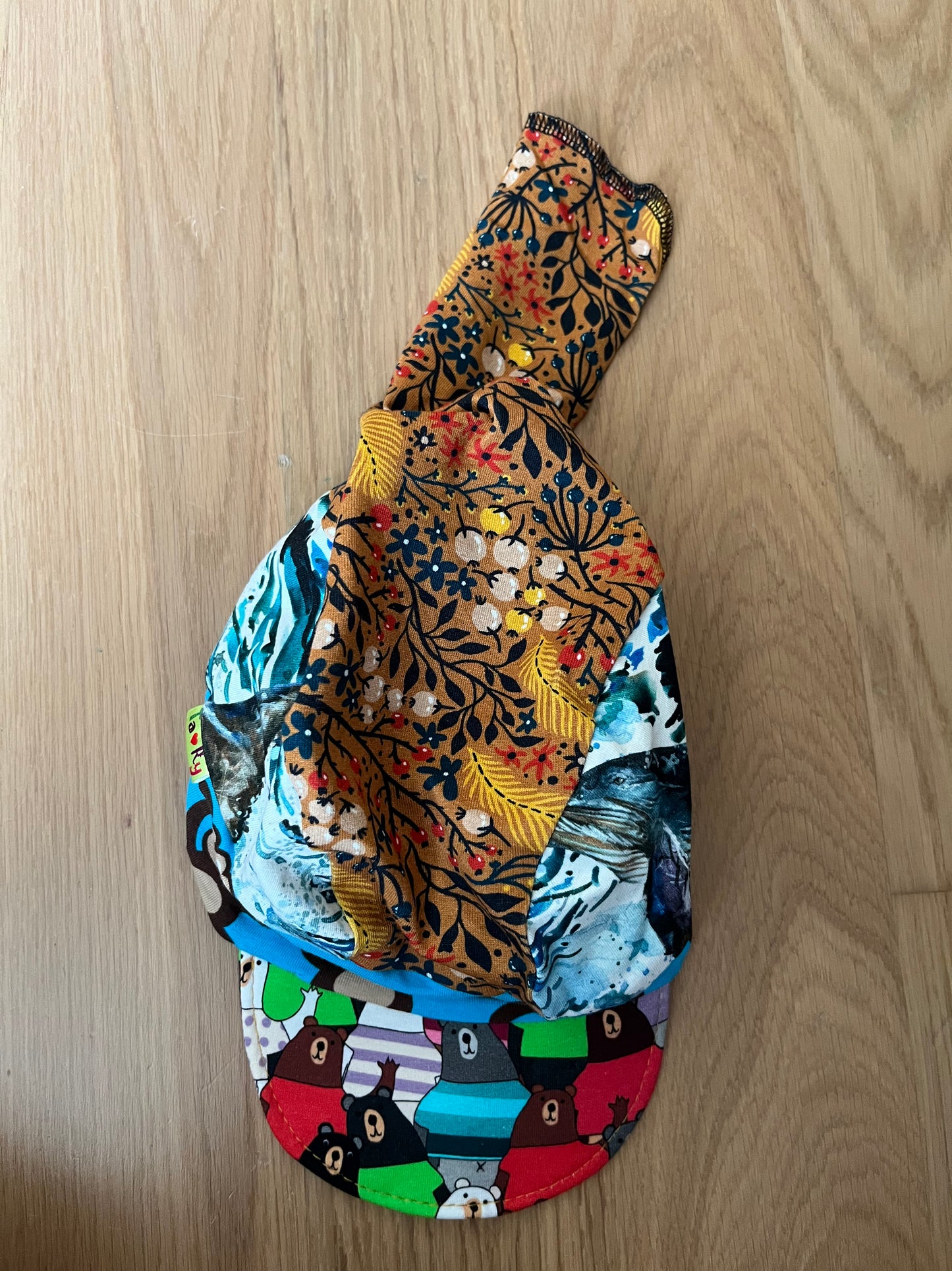 Verspielte Sommermütze Äffchen