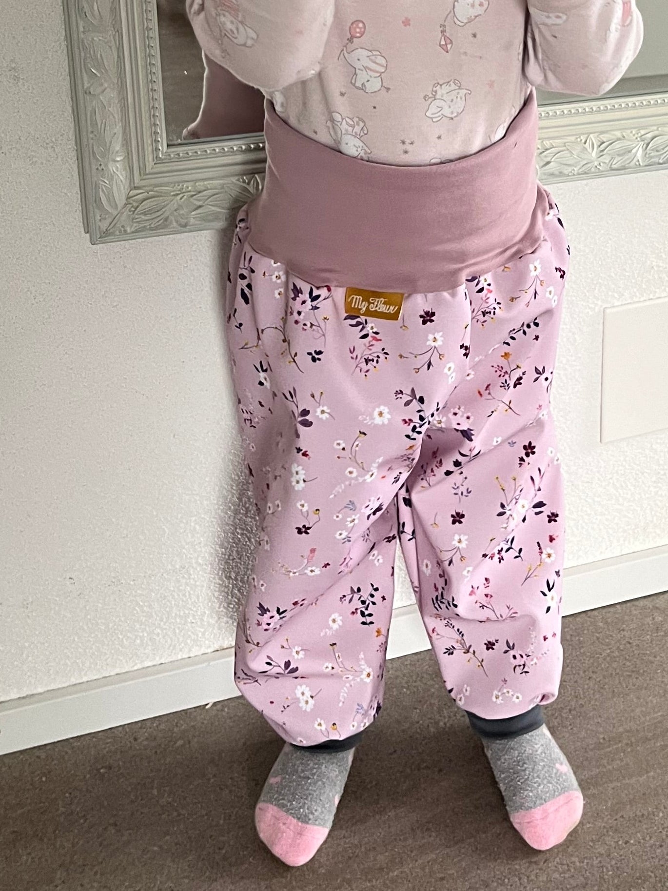 Pantalon softshell à fleurs, violet clair