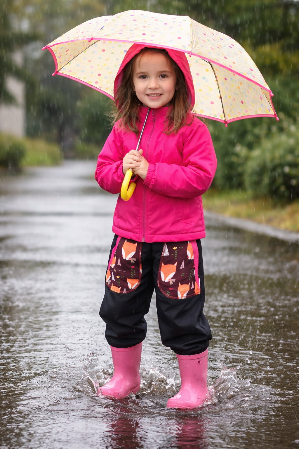 Pantalon softshell noir, renards roses