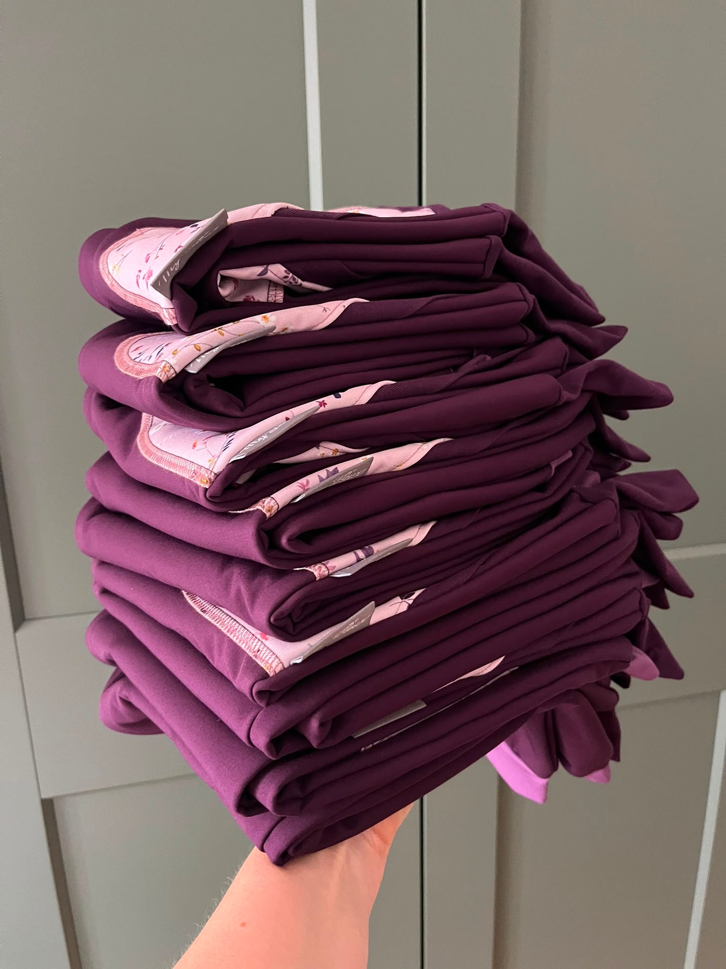 NEU - Kinder Softshellhosen violet, Blumen