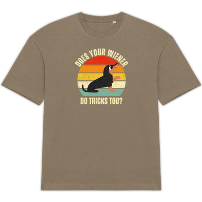 Does Your Wiener Do Tricks? – Oversized Dackel T-Shirt Bio-Baumwolle - vorderseite_0