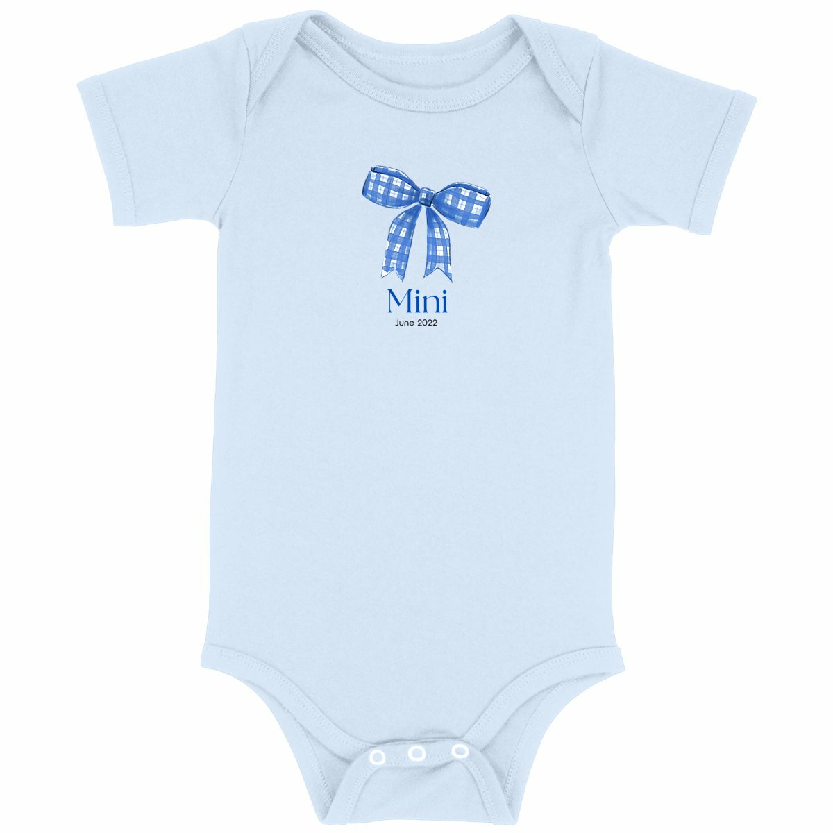 Baby Bodysuit mit blau-karrierter Schleife – Mini & Me - vorderseite_blau