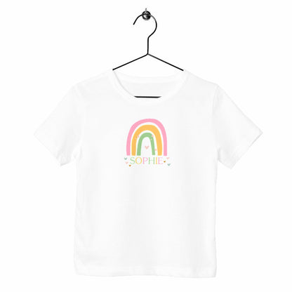 Kinder-T-Shirt mit Regenbogen und Namen - vorderseite_weiß